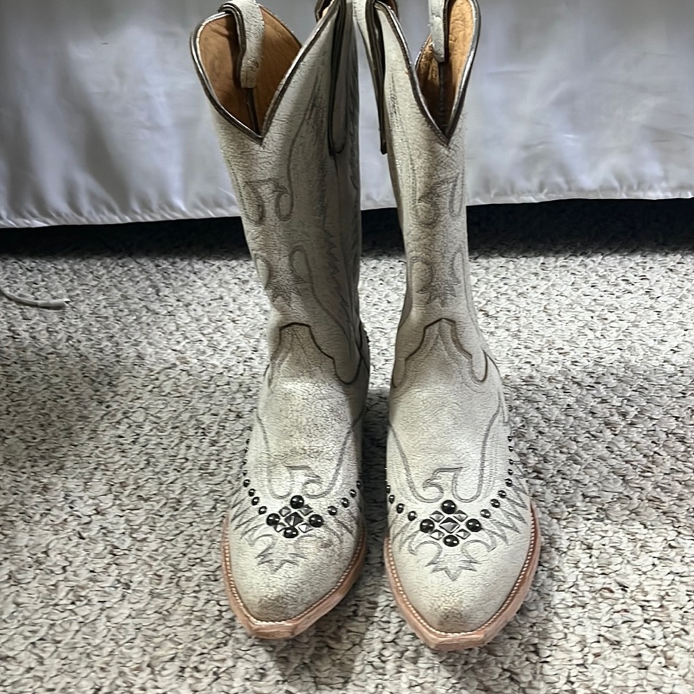 Ladies like new cowboy boots